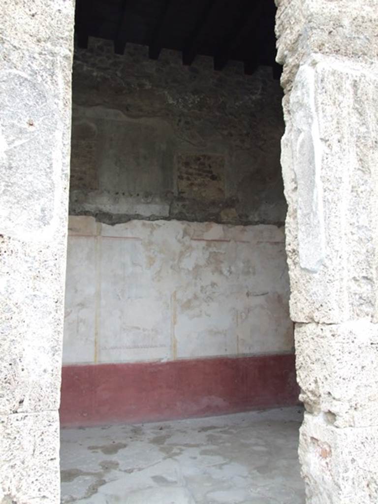 IX 14 4 Pompeii December 2007 Doorway To Room F Cubiculum On The East